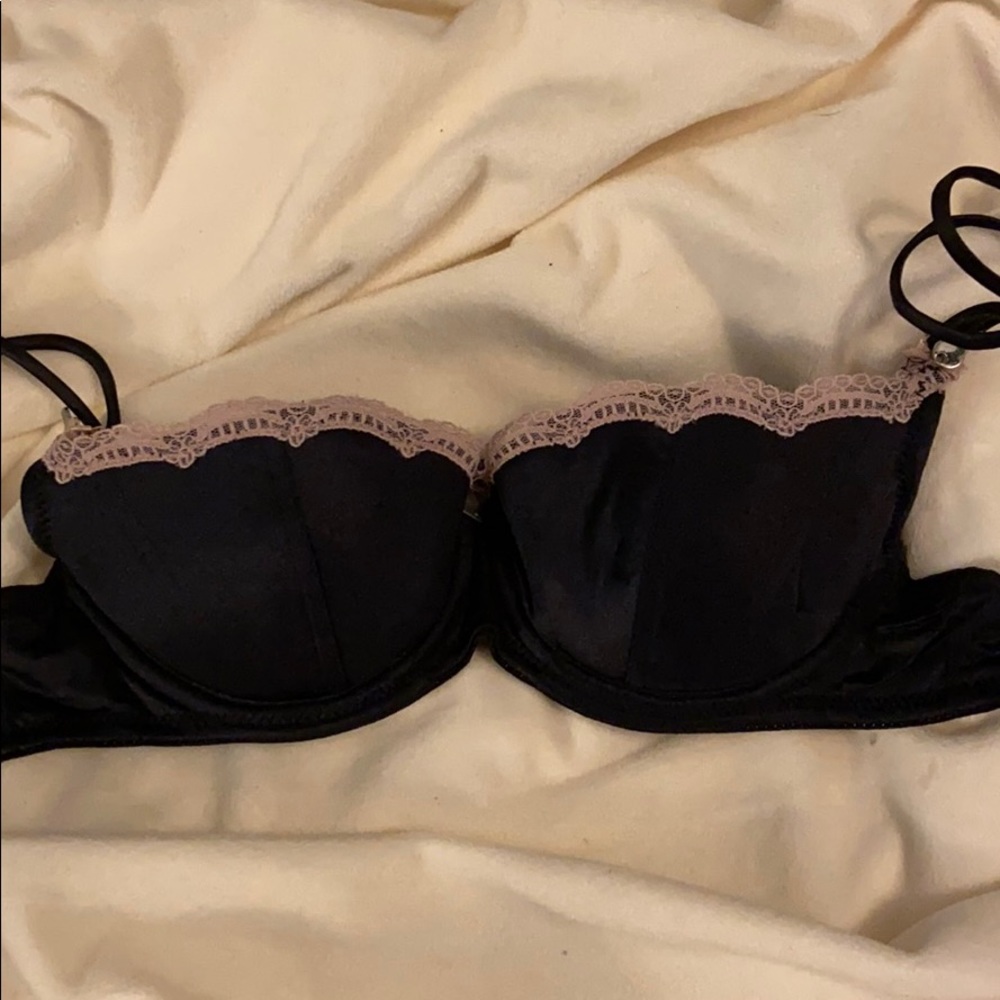 Jezebel 32B underwire black bra